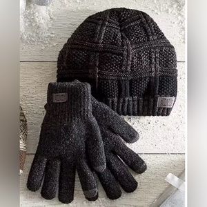 New in Packaging Brit’s Knits Beanie and Glove set